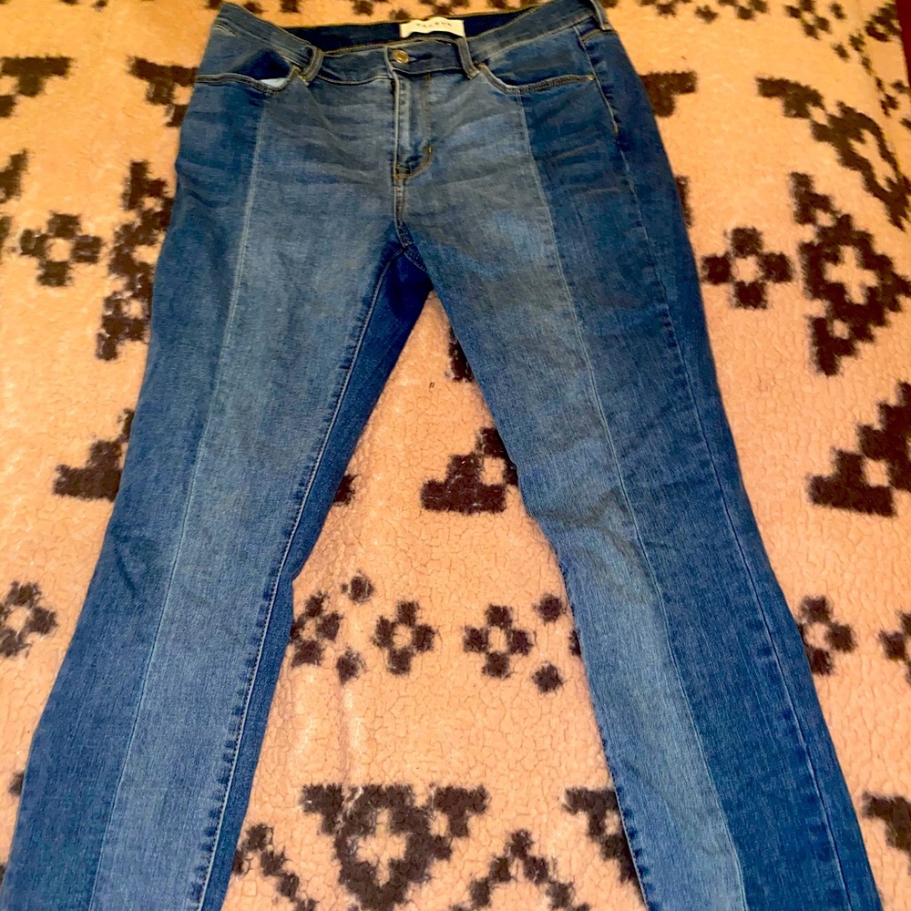 Super stretch American eagle blue jeans with rips